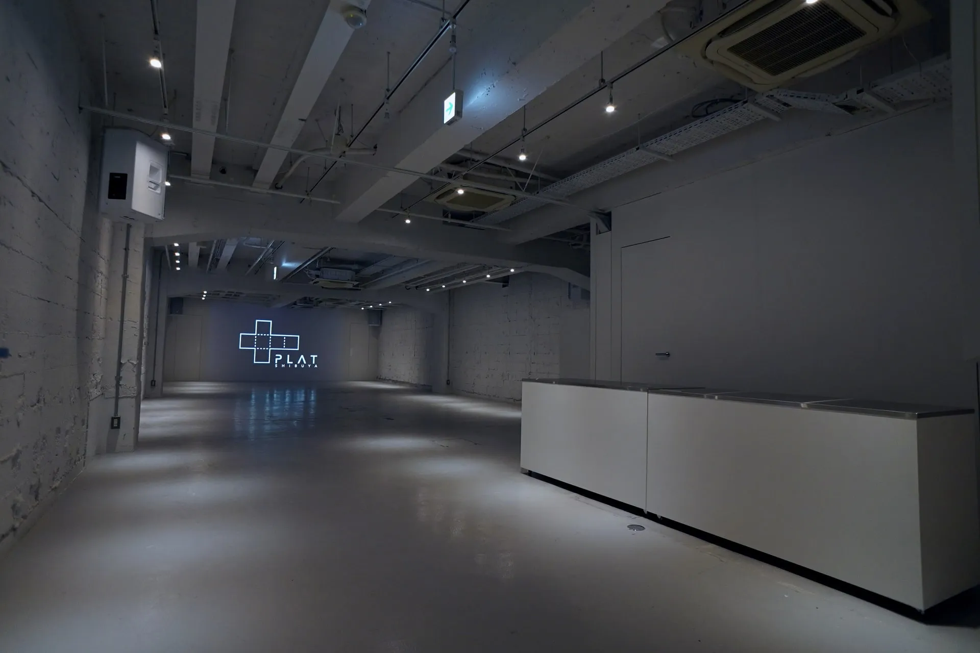 PLAT メインフロア(暗転時)2